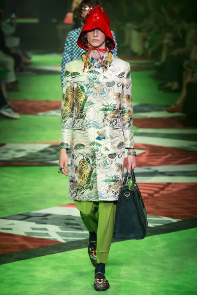 Look 63